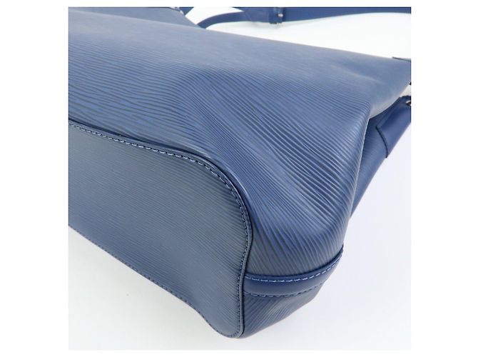 Borsa a tracolla Louis Vuitton Epi Mandala GM in pelle Myrtille M5892G - vista 13