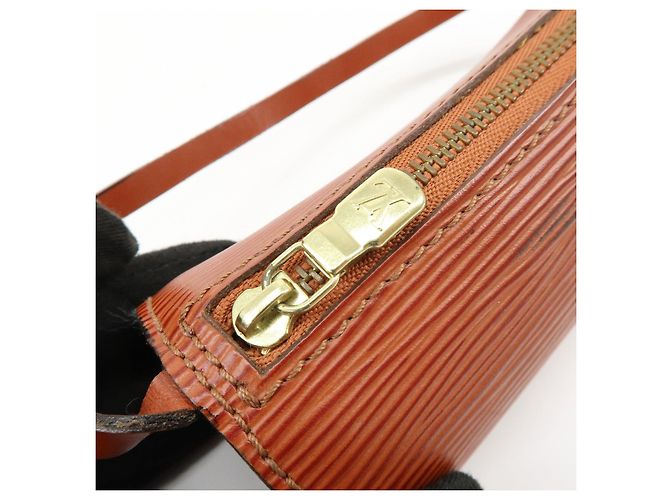 Louis Vuitton Epi Mini Pouch per Borsa a Mano Soufflot Kenya Brown - vista 20