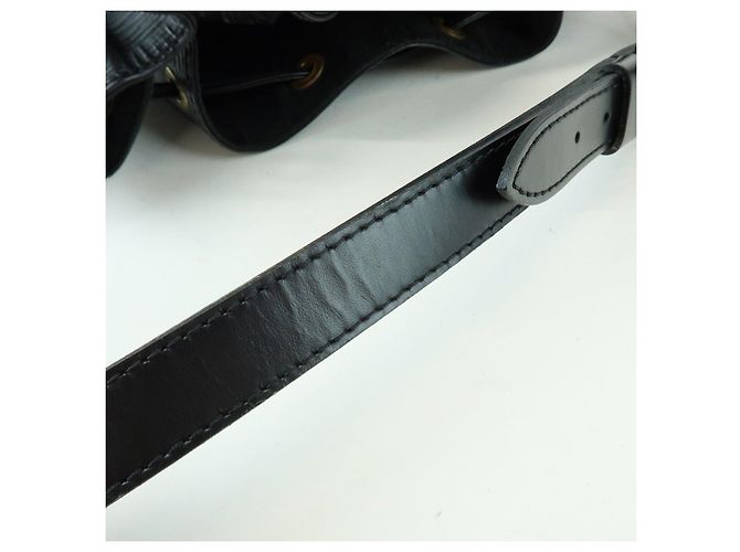 Borsa a tracolla Louis Vuitton Epi Petit Noe Noir Black M44102 - vista 8