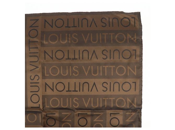 Sciarpa Louis Vuitton Logo Pattern 100% Seta Marrone 70×70 - vista 3