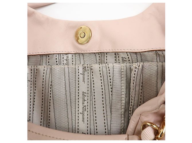 Salvatore Ferragamo Borsa a tracolla in pelle con catena e fiocco Ferragamo Vara Pink - vista 22