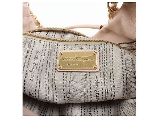 Salvatore Ferragamo Borsa a tracolla in pelle con catena e fiocco Ferragamo Vara Pink - vista 24