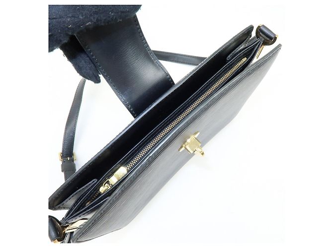 Borsa a tracolla Louis Vuitton Epi Capuchin Noir Black M52342 - vista 20