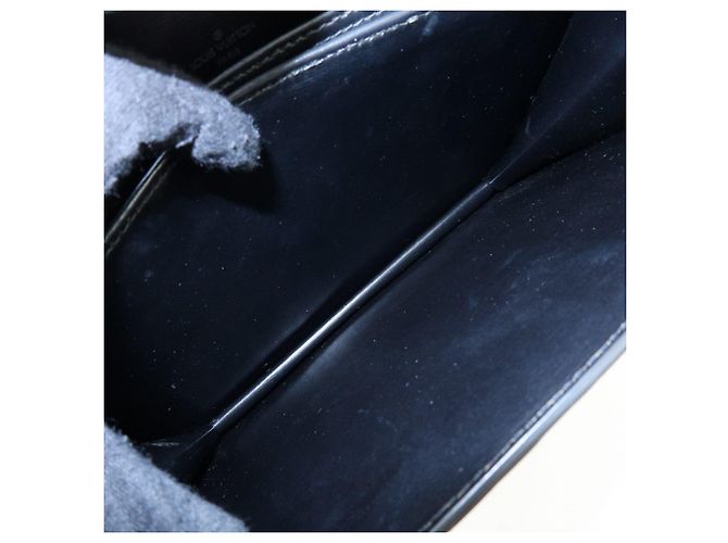 Borsa a tracolla Louis Vuitton Epi Capuchin Noir Black M52342 - vista 21
