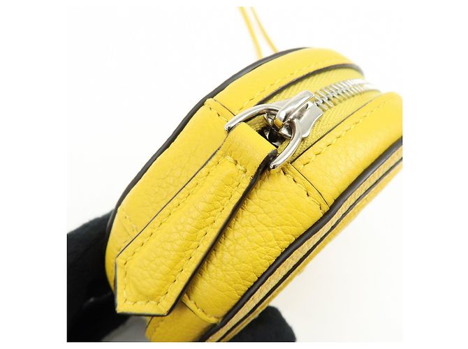 Borsa a spalla rotonda in pelle con zip e logo FENDI FF Gialla 7M0359 - vista 16
