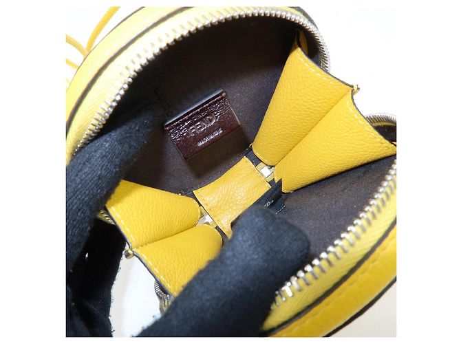 Borsa a spalla rotonda in pelle con zip e logo FENDI FF Gialla 7M0359 - vista 18