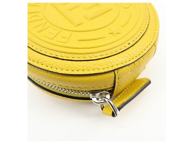 Borsa a spalla rotonda in pelle con zip e logo FENDI FF Gialla 7M0359 - vista 8