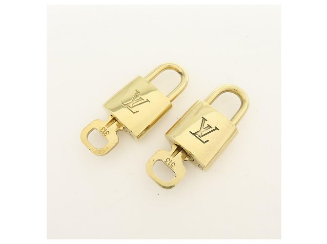 Louis Vuitton Lotto di 10 Lucchetti e Chiavi in Metallo Oro - vista 3