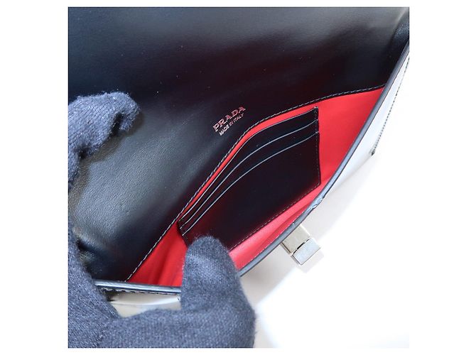 Cartera Larga Clutch con Cadena de Piel Spazzolato PRADA Negra 1MF175 - vista 17