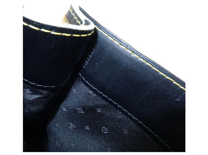 Borsa a tracolla Louis Vuitton Talentueux Suhali Leather Studs Noir M91820 - vista 24