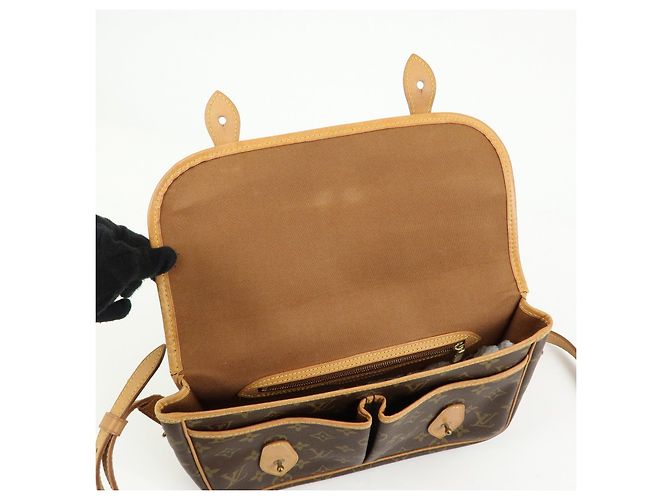 Borsa a tracolla Louis Vuitton Monogram Gibeciere MM M42247 - vista 17