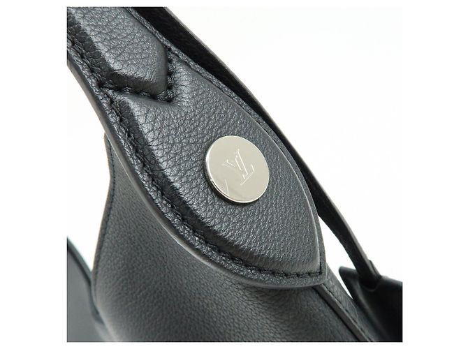 Louis Vuitton Lockme Hobo Borsa a Spalla e a Mano in Pelle Noir M52776 - vista 10