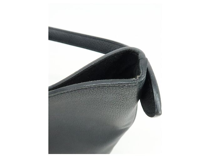 Louis Vuitton Lockme Hobo Borsa a Spalla e a Mano in Pelle Noir M52776 - vista 16