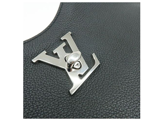 Louis Vuitton Lockme Hobo Borsa a Spalla e a Mano in Pelle Noir M52776 - vista 19