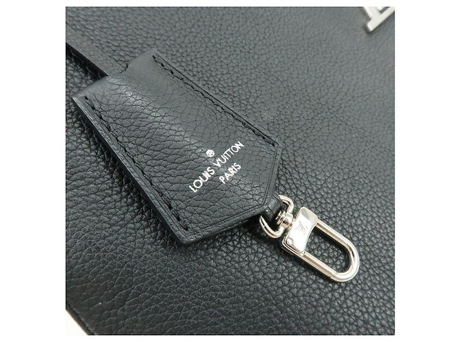 Louis Vuitton Lockme Hobo Borsa a Spalla e a Mano in Pelle Noir M52776 - vista 20
