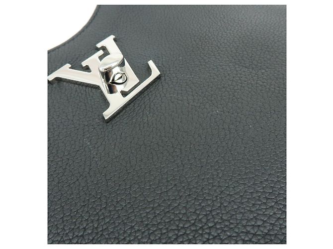 Louis Vuitton Lockme Hobo Borsa a Spalla e a Mano in Pelle Noir M52776 - vista 21