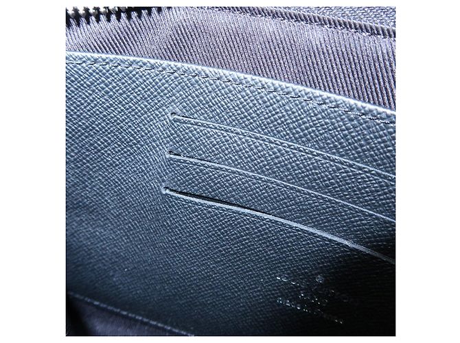 Louis Vuitton Monogram Eclipse Pochette Discovery PM M44323 - vista 19