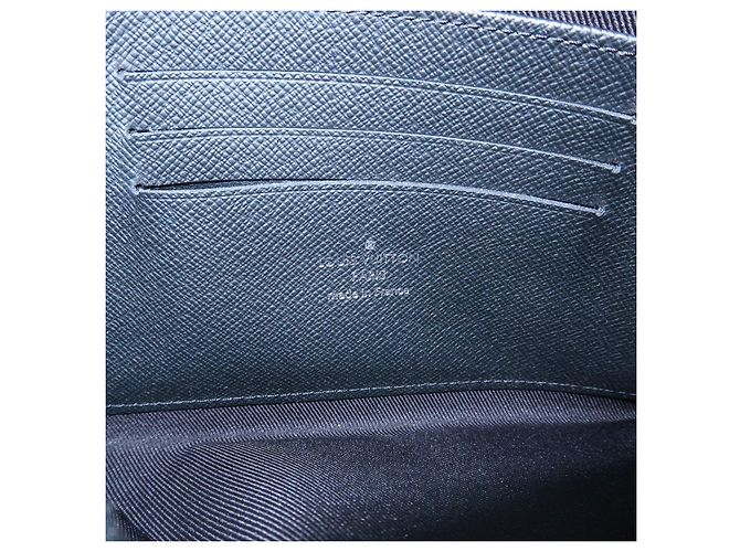 Louis Vuitton Monogram Eclipse Pochette Discovery PM M44323 - vista 20