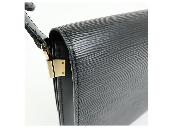 Borsa a tracolla Louis Vuitton Epi Freerun in pelle Noir Black M52402 - vista 15