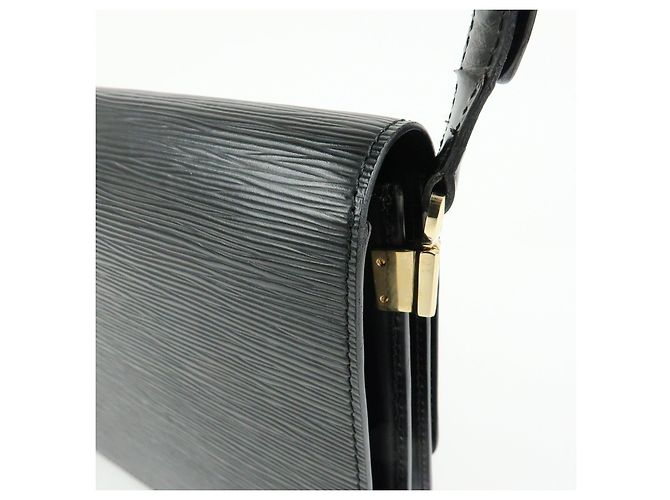 Borsa a tracolla Louis Vuitton Epi Freerun in pelle Noir Black M52402 - vista 16