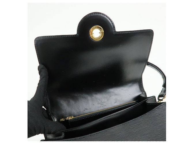 Borsa a tracolla Louis Vuitton Epi Freerun in pelle Noir Black M52402 - vista 17