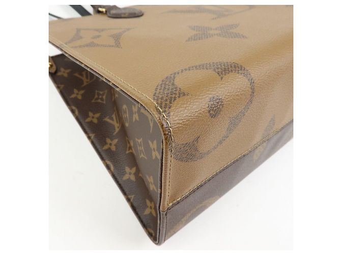 LOUIS VUITTON Monogram Giant Reverse On the Go MM Tote Bag M45321 - vista 10