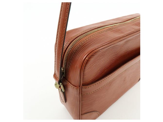 Borsa a Tracolla Louis Vuitton Epi Trocadero 24 Marrone M52313 - vista 15