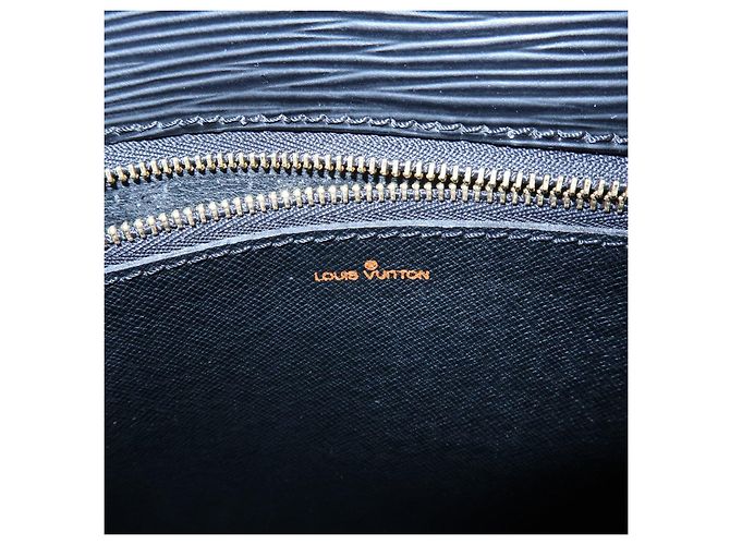 Saint-Cloud Borsa a tracolla Louis Vuitton Epi Saint Cloud Black Noir M52192 - vista 23