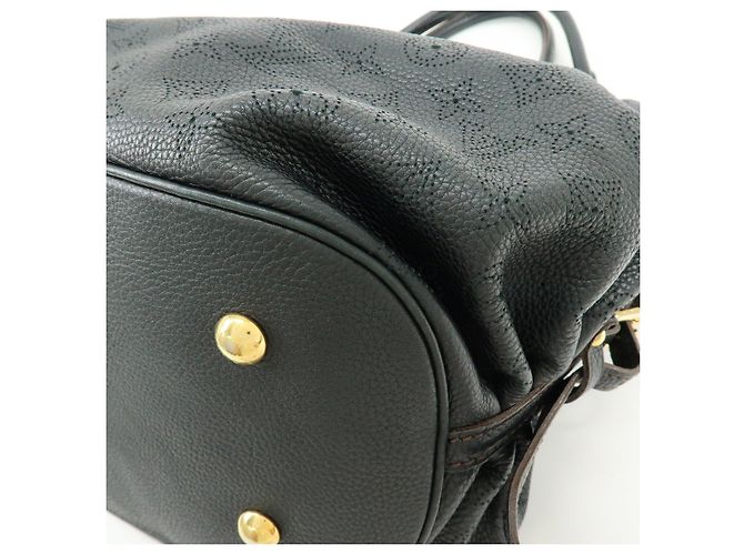 Borsa a tracolla e borsa a mano Louis Vuitton Monogram Mahina L Noir M95765 - vista 13