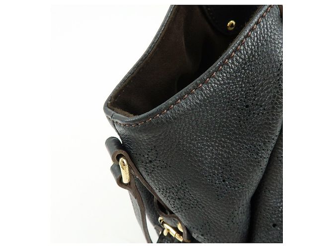 Borsa a tracolla e borsa a mano Louis Vuitton Monogram Mahina L Noir M95765 - vista 15