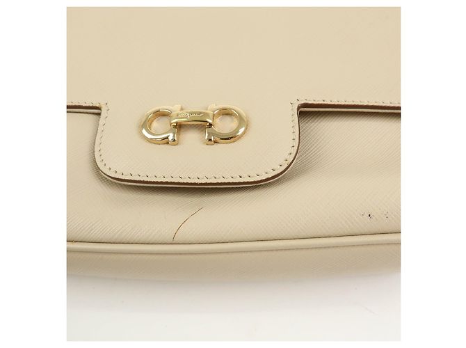 Salvatore Ferragamo Borsa a tracolla e borsa a mano Ferragamo Gancini in pelle con catena, Light Beige - vista 13