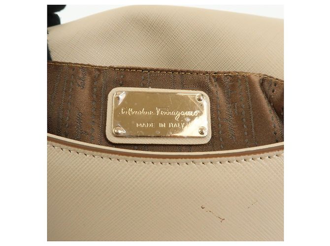 Salvatore Ferragamo Borsa a tracolla e borsa a mano Ferragamo Gancini in pelle con catena, Light Beige - vista 24