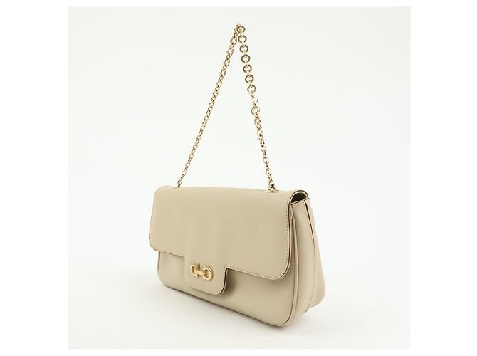 Salvatore Ferragamo Borsa a tracolla e borsa a mano Ferragamo Gancini in pelle con catena, Light Beige - vista 3