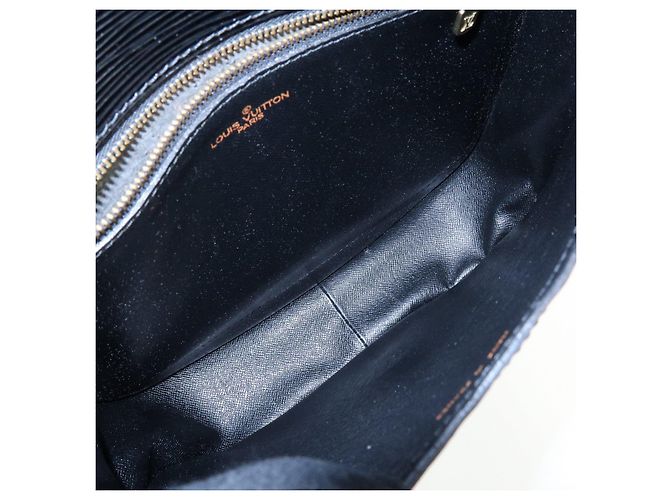 Saint-Cloud Borsa a tracolla Louis Vuitton Epi Saint Cloud Black Noir M52192 - vista 21