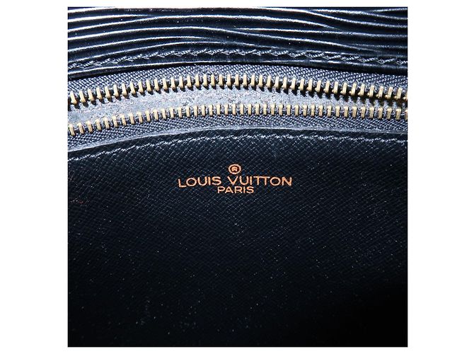 Saint-Cloud Borsa a tracolla Louis Vuitton Epi Saint Cloud Black Noir M52192 - vista 23