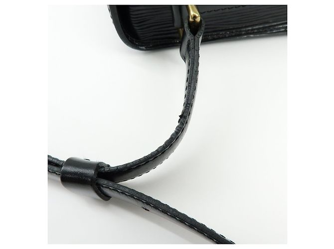 Saint-Cloud Borsa a tracolla Louis Vuitton Epi Saint Cloud Black Noir M52192 - vista 9