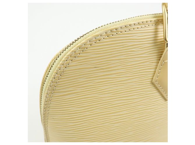 Louis Vuitton Alma Epi Leather Hand Bag Vanilla M5214A - vista 15