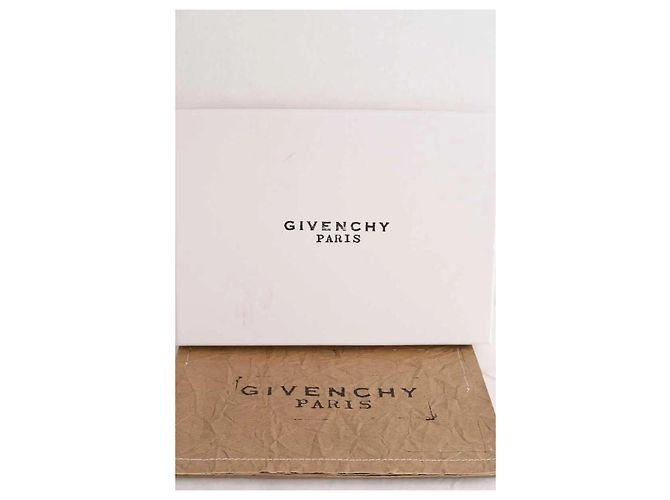 Givenchy Invitation défilé A/H 2020-2021 - vue 7