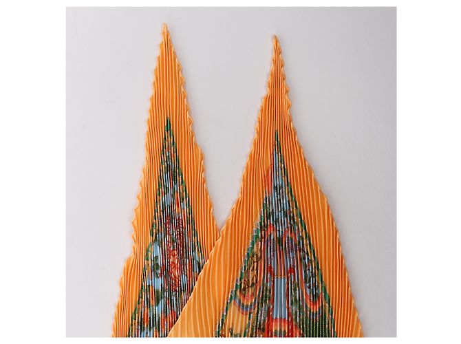 Hermès Carre 90 "Axis Mundi" Plissé Seidentuch in Orange - Ansicht 3