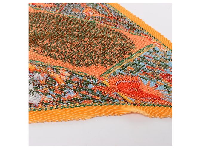 Hermès Carre 90 "Axis Mundi" Plissé Seidentuch in Orange - Ansicht 5