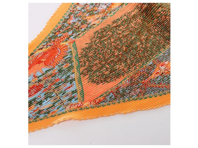 Hermès Carre 90 "Axis Mundi" Plissé Seidentuch in Orange - Ansicht 6