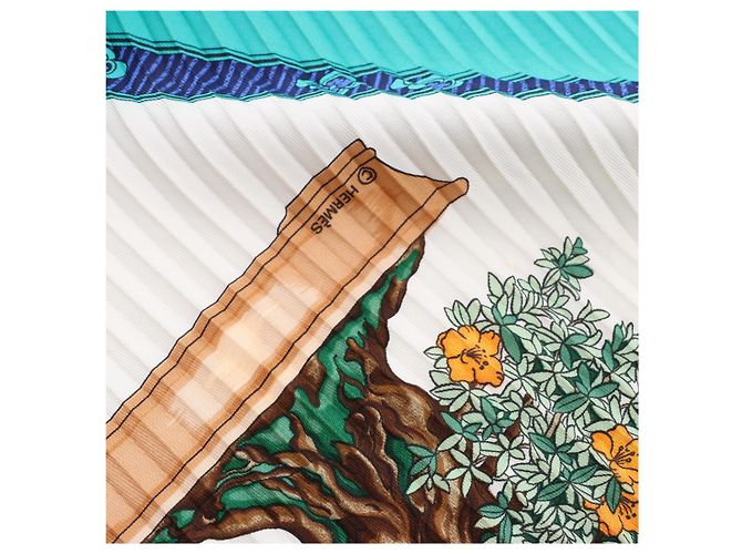 Hermès Carré 90 "BONSAI" Plissiertes Seidentuch in Blau - Ansicht 12