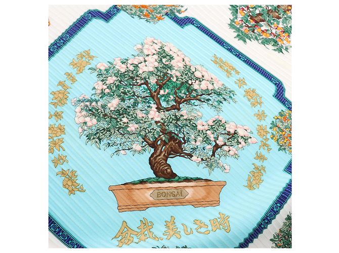 Hermès Carré 90 "BONSAI" Plissiertes Seidentuch in Blau - Ansicht 13