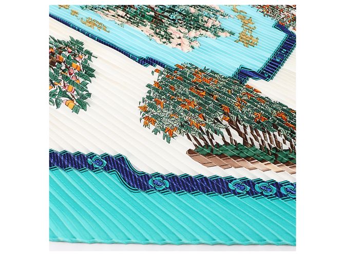 Hermès Carré 90 "BONSAI" Plissiertes Seidentuch in Blau - Ansicht 6