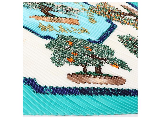 Hermès Carré 90 "BONSAI" Plissiertes Seidentuch in Blau - Ansicht 8