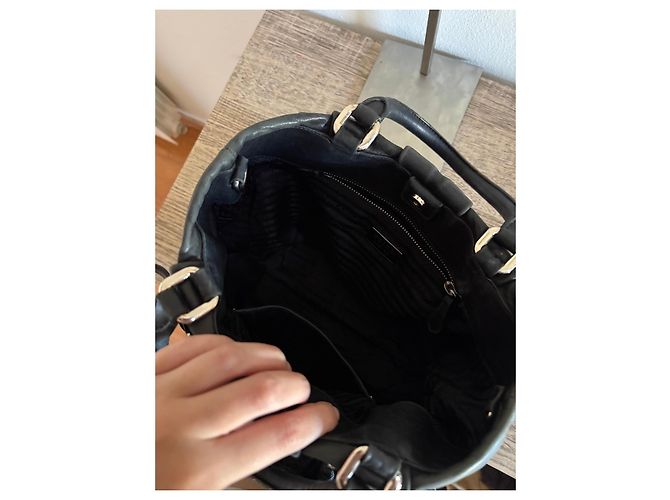 Sac à main Prada en cuir noir - vue 13