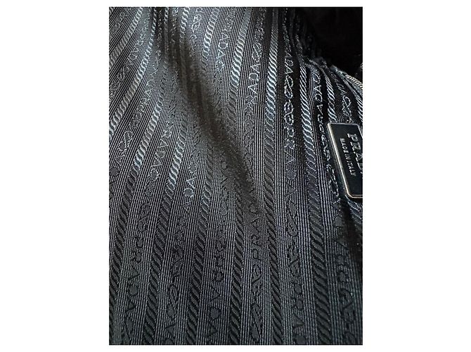 Sac à main Prada en cuir noir - vue 15