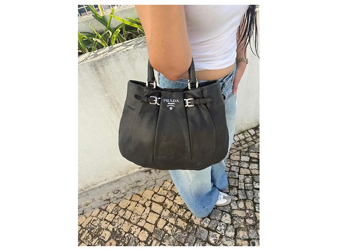 Sac à main Prada en cuir noir - vue 3