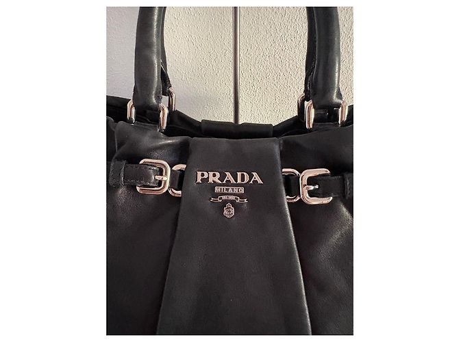 Sac à main Prada en cuir noir - vue 4