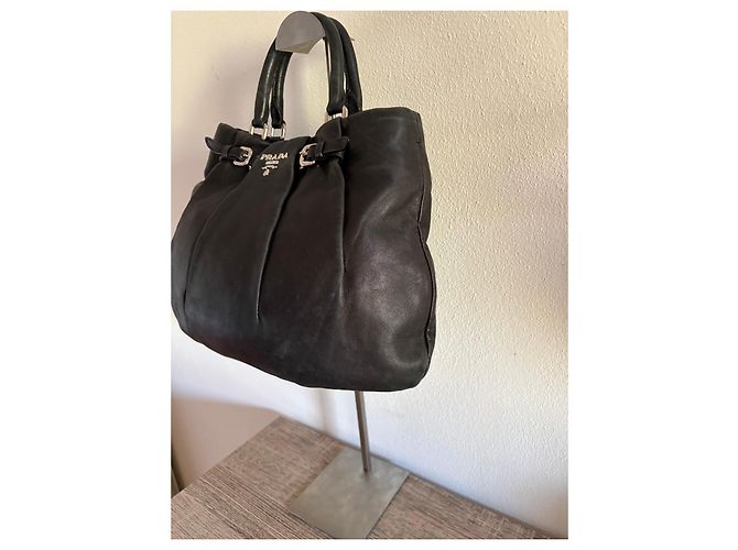 Sac à main Prada en cuir noir - vue 6